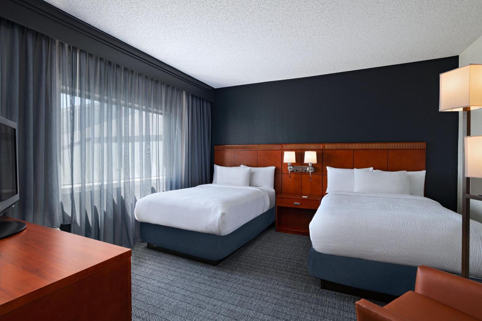 Courtyard By Marriott Dallas Arlington Entertainment District Exterior foto