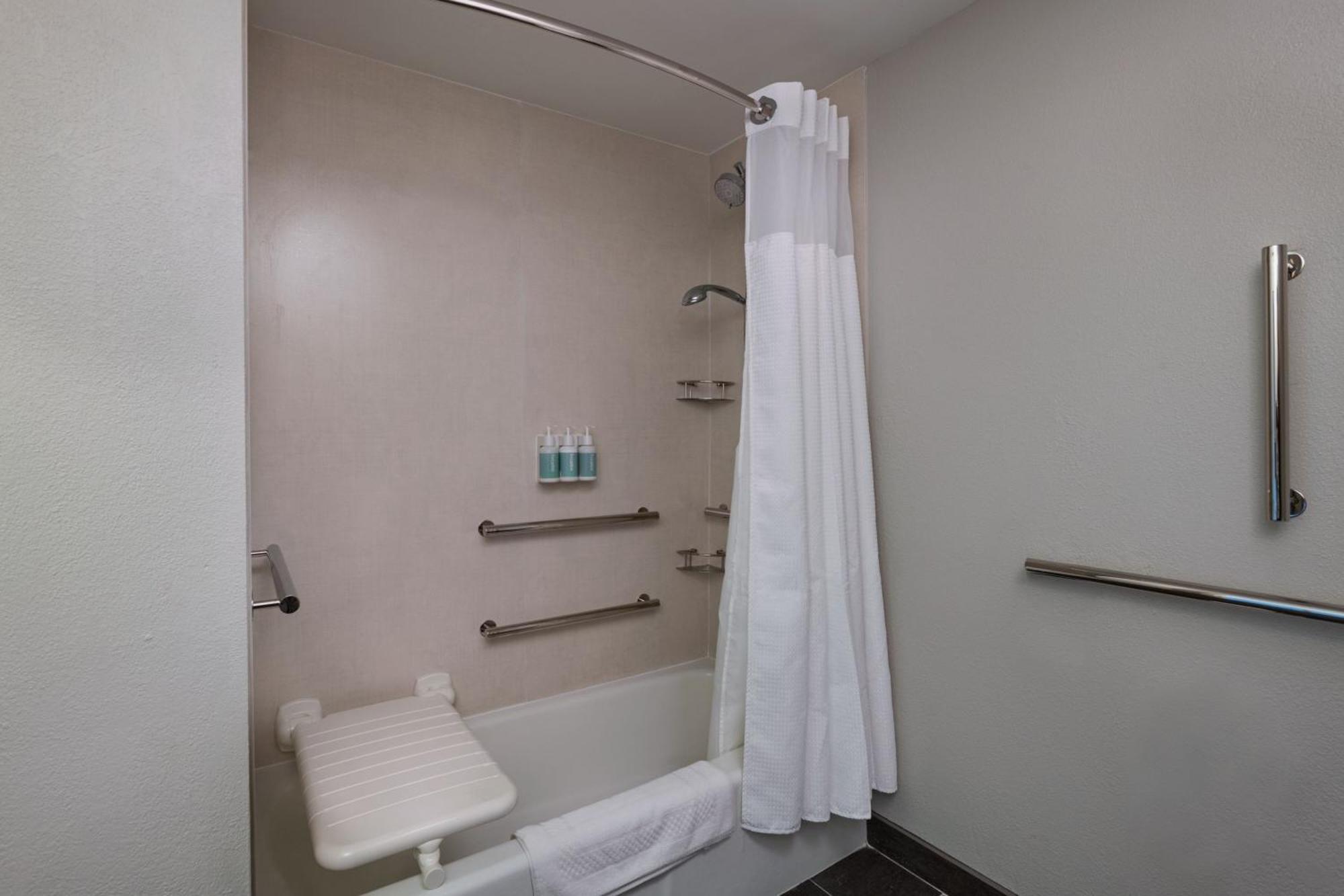 Courtyard By Marriott Dallas Arlington Entertainment District Exterior foto