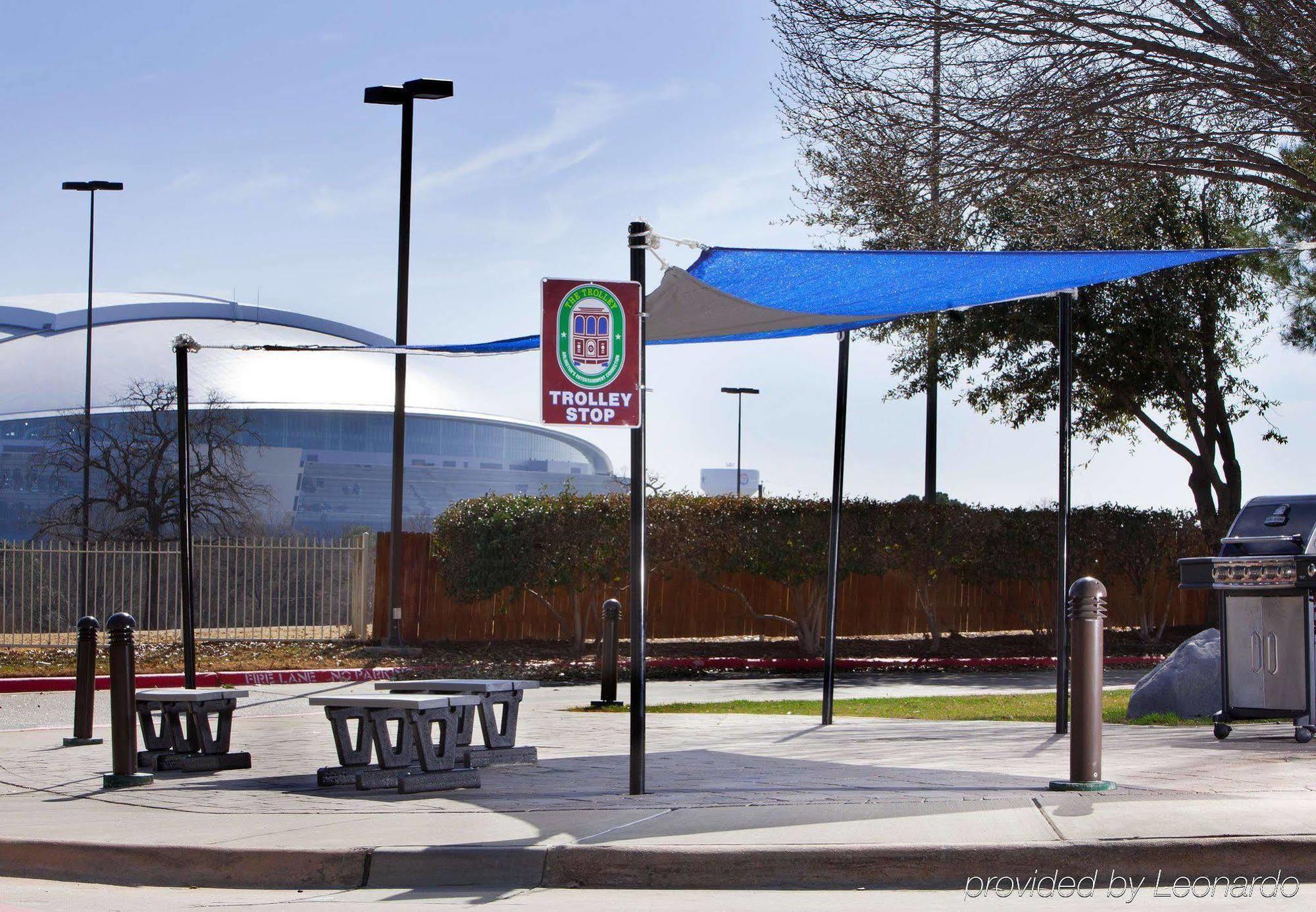 Courtyard By Marriott Dallas Arlington Entertainment District Exterior foto