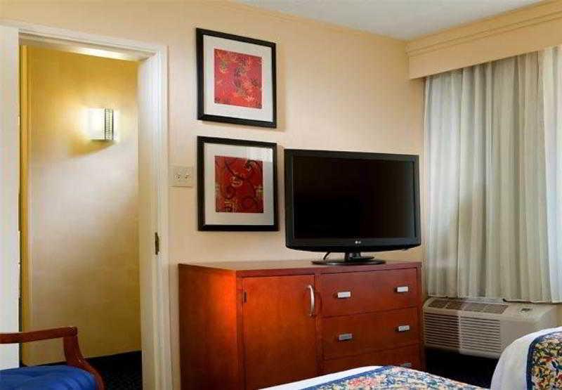 Courtyard By Marriott Dallas Arlington Entertainment District Exterior foto