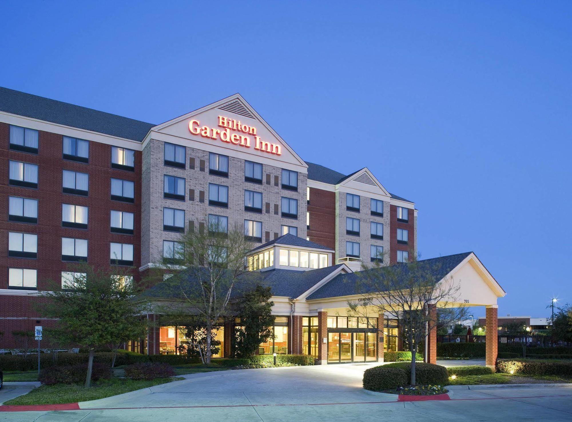 Courtyard By Marriott Dallas Arlington Entertainment District Exterior foto