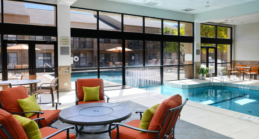 Courtyard By Marriott Dallas Arlington Entertainment District Exterior foto